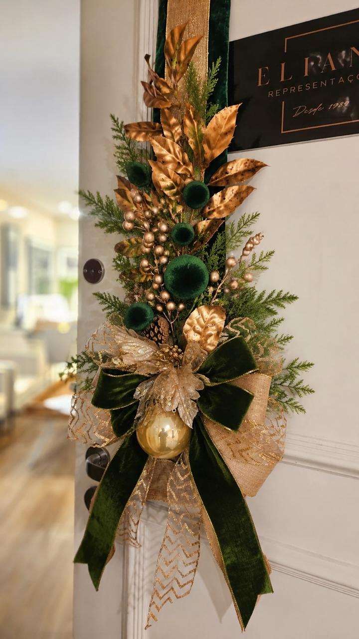 Escapulário de Natal verde e dourado criado pela Omma Encantos